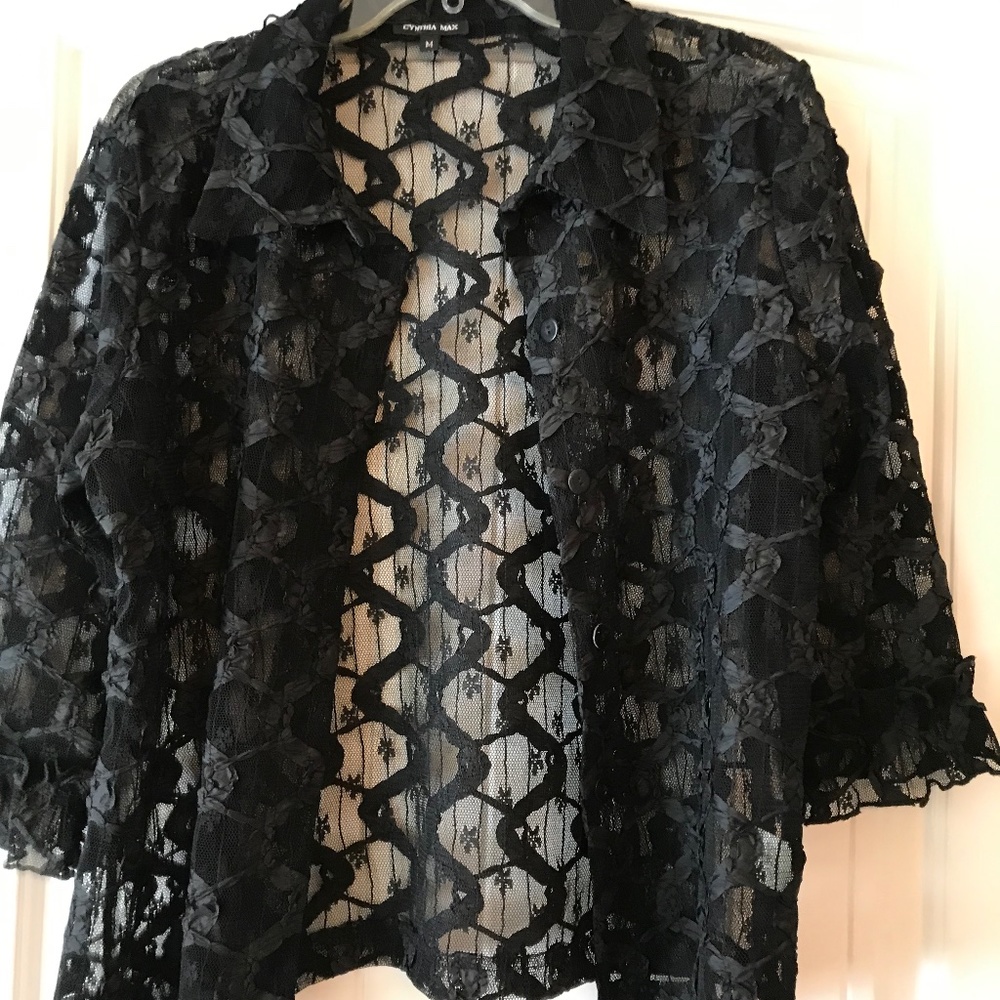 Cynthia Max size M black lace blouse